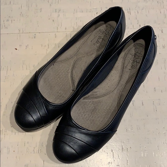 Life Stride Shoes - Women’s Navy Life Stride Flats Sz. 11